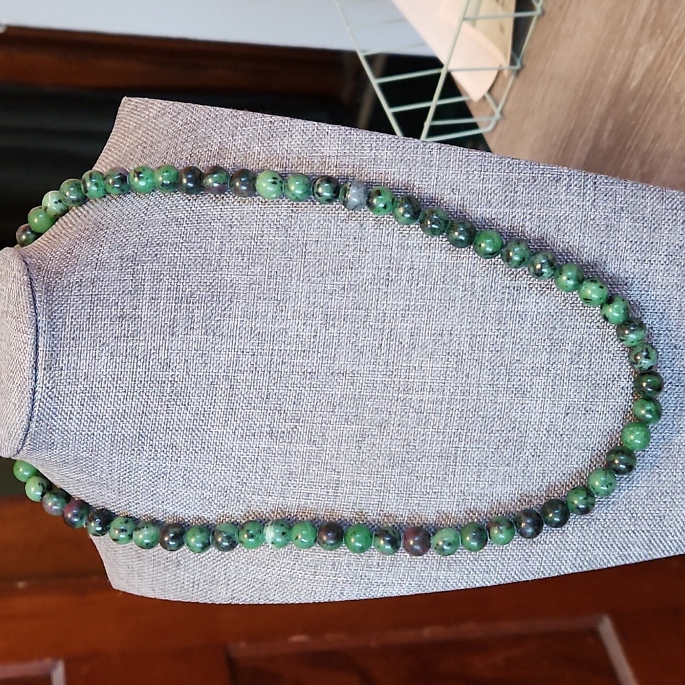 Ruby Zoisite necklace 16in. Strechy